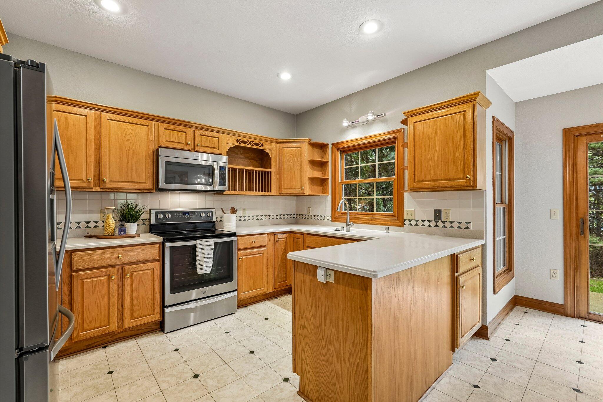 398 Oneida Street Delafield, WI 53018 - Photo 26 of 53 The chef will love it here!