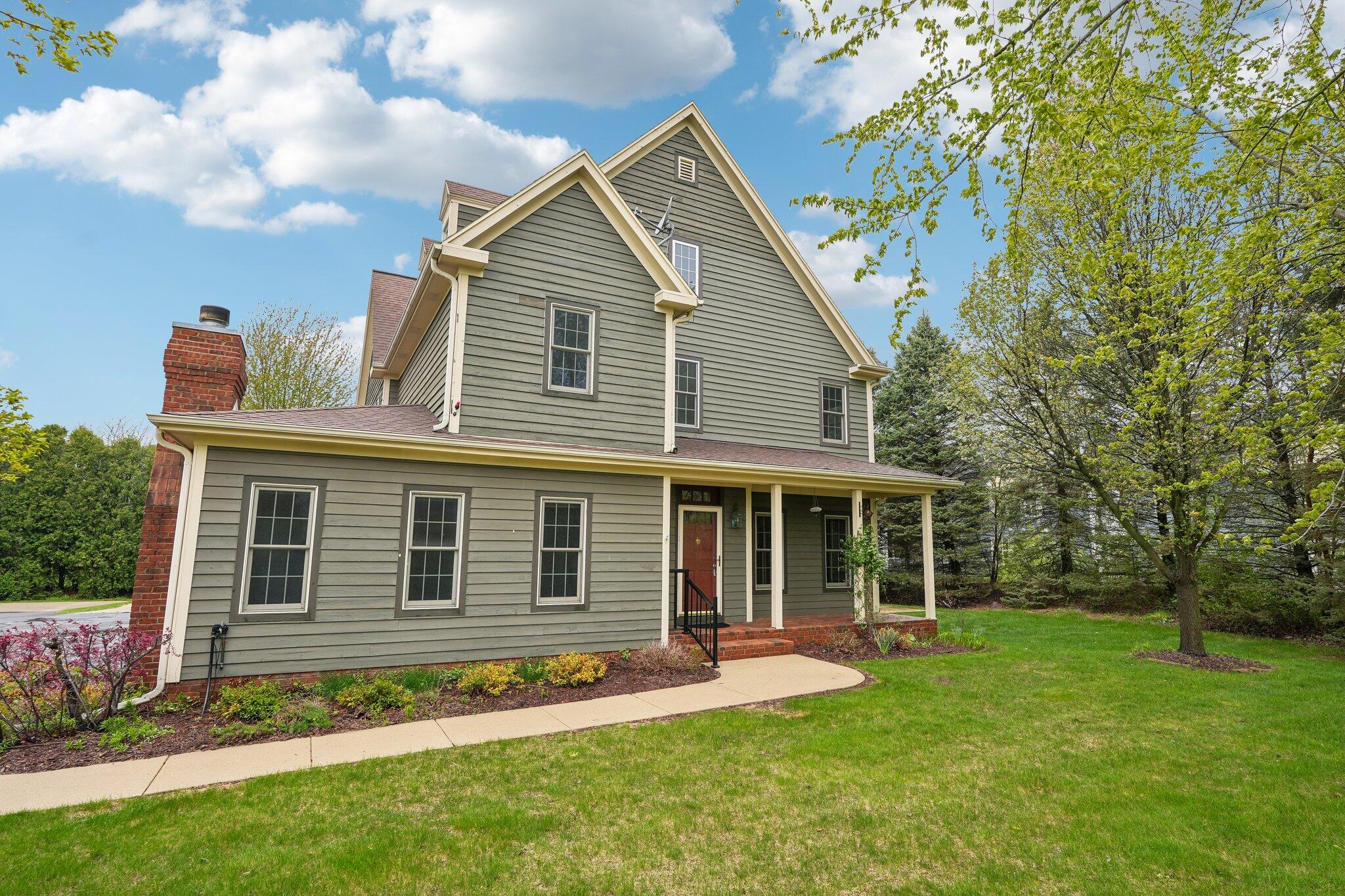 398 Oneida Street Delafield, WI 53018 - Photo 2 of 53 Private entry and front porch