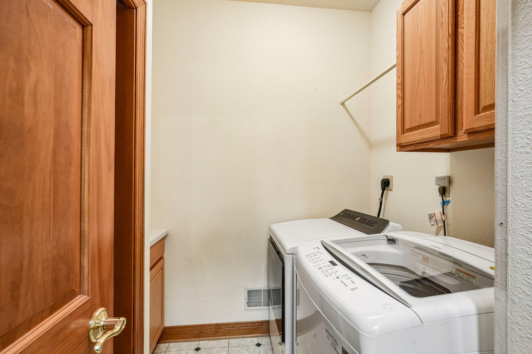 398 Oneida Street Delafield, WI 53018 - Photo 29 of 53 Main floor laundry