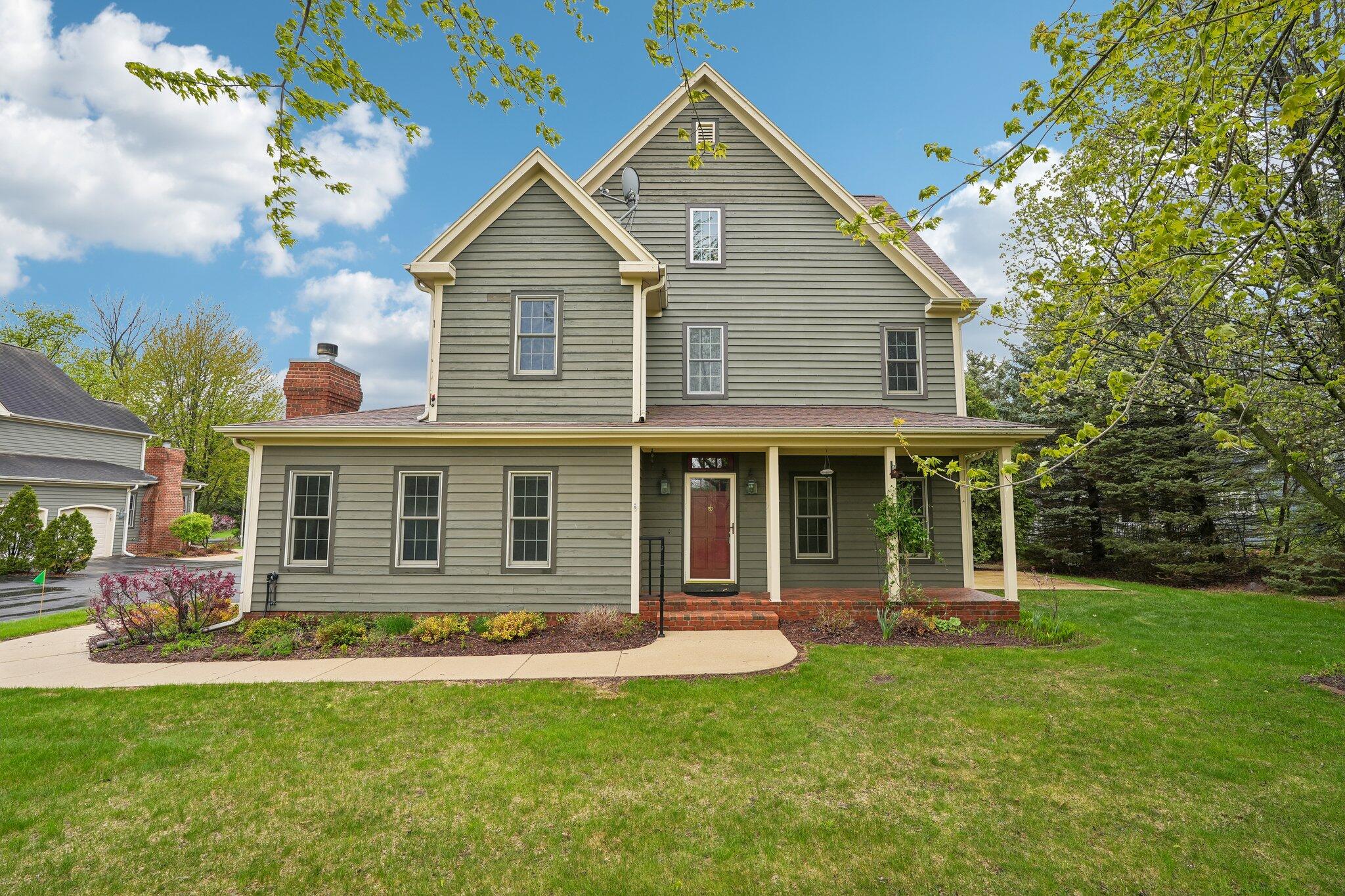 398 Oneida Street Delafield, WI 53018 - Photo 3 of 53 Gorgeous colonial style