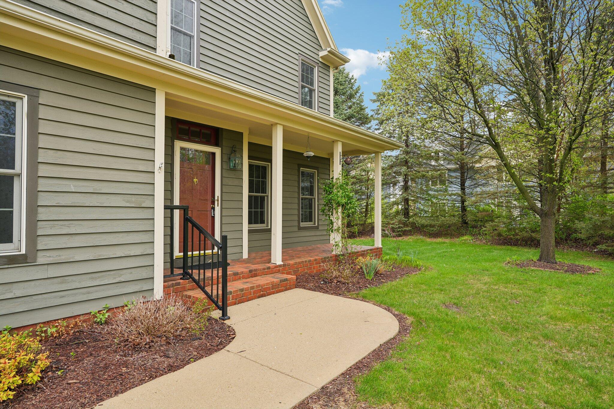 398 Oneida Street Delafield, WI 53018 - Photo 5 of 53 Private entrance and porch