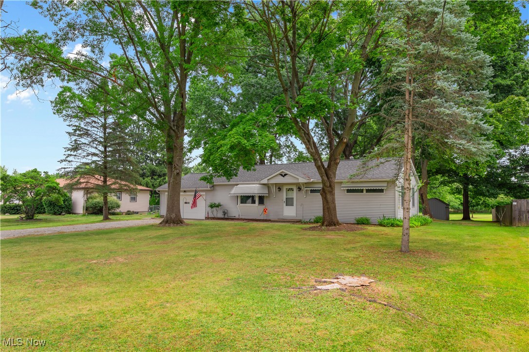 900 Ryan Road Medina, OH 44256 - Photo 2 of 40 Ranch-style home with a front yard