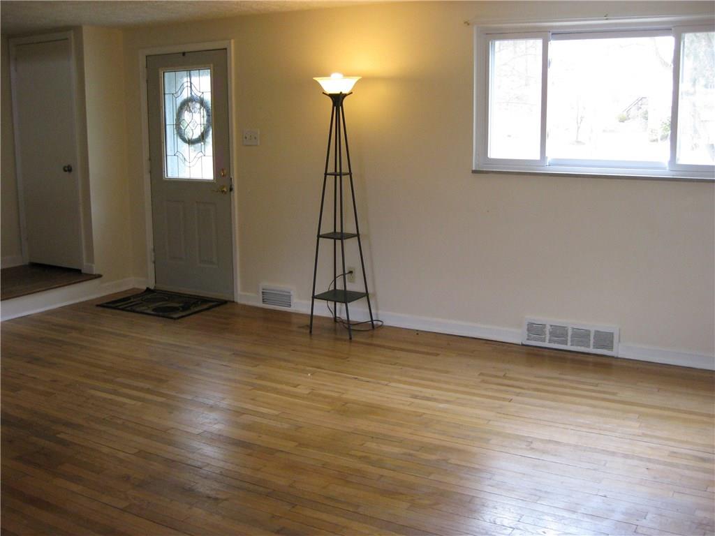 438 Woodland Road Pittsburgh, PA 15237 - Photo 4 of 25 Livingroom picture window,beveled glass front door,coat closet