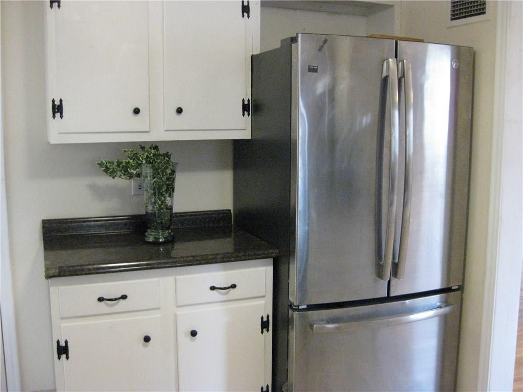438 Woodland Road Pittsburgh, PA 15237 - Photo 7 of 25 Stainless steel,refrigerator,dishwasher,gas stove,microwave oven