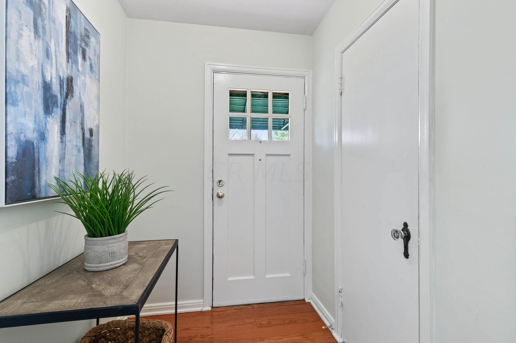 423 Garden Road Columbus, OH 43214 - Photo 2 of 29 Entry