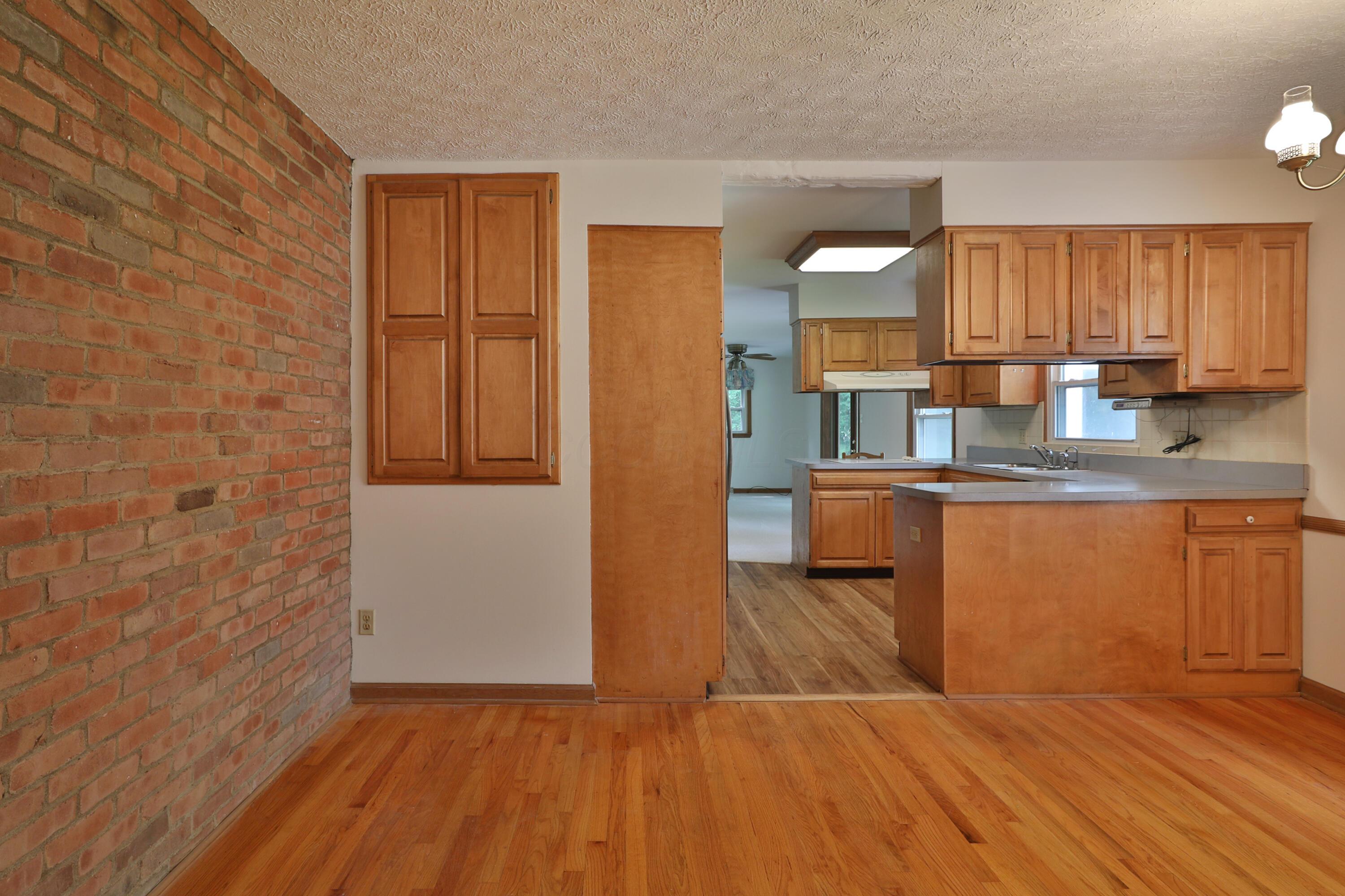 4249 Rowanne Road Columbus, OH 43214 - Photo 12 of 40 View into Kitchen from DIning Room