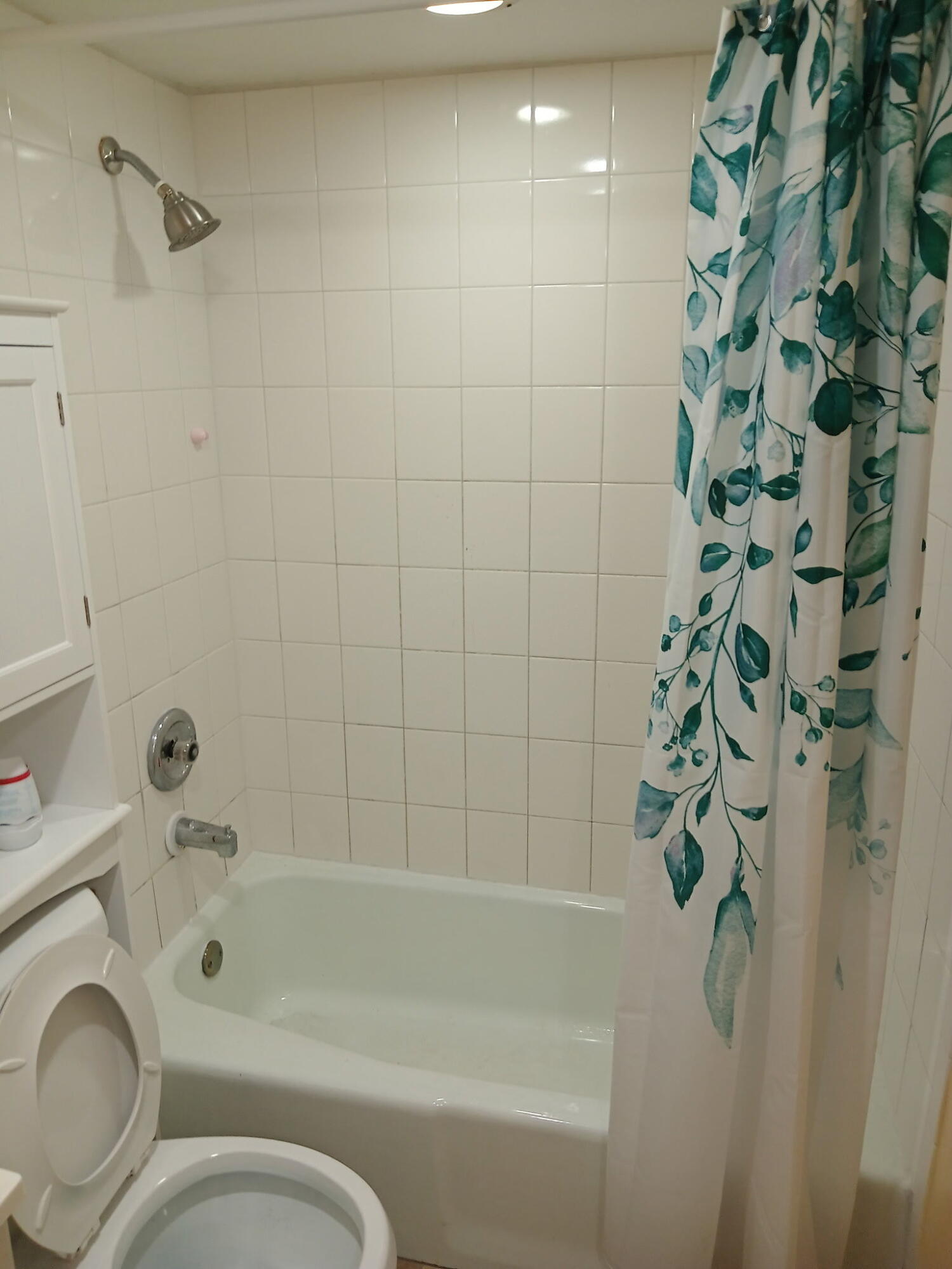 632 Northwest 13th Street, Unit 12 Boca Raton, FL 33486 - Photo 10 of 12 a bathroom with a bathtub and shower