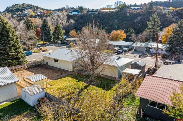 an aerial view of a house with yard swimming pool and outdoor seating