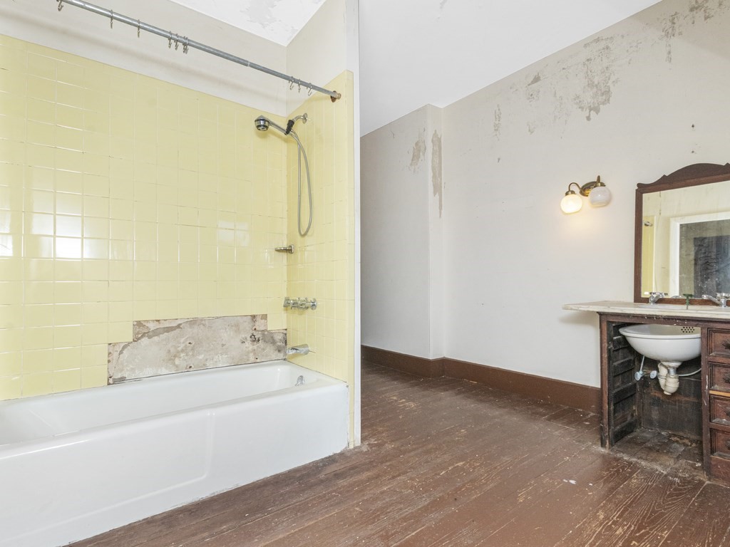 90 Addington Road, Unit 2 Brookline, MA 02445 - Photo 30 of 41 a bathroom with a bathtub a sink and a shower