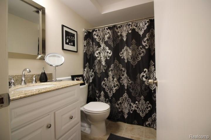 1676 Prestwick Road Grosse Pointe, MI 48236 - Photo 9 of 19 IMG_7712.JPG