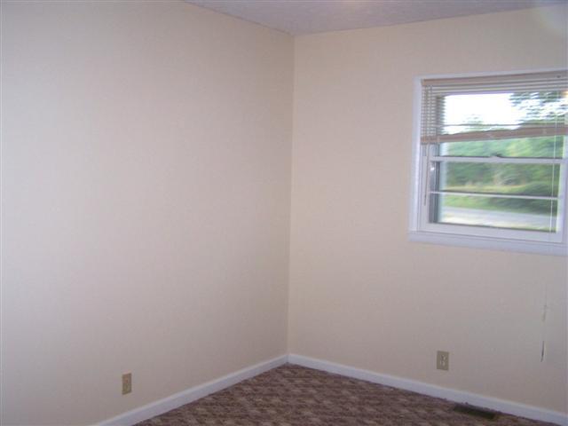 185 Stevenson Circle Tennessee Ridge, TN 37178 - Photo 4 of 9 Gallery Image 4