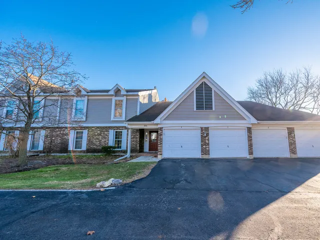 $227,900 | 804 Chasefield Lane, Unit 3, Crystal Lake, IL 60014