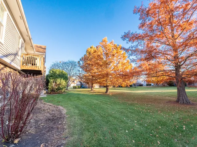 $227,900 | 804 Chasefield Lane, Unit 3, Crystal Lake, IL 60014