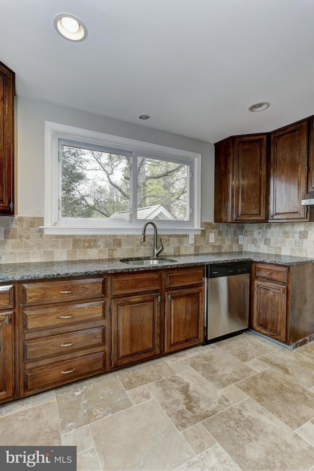 10600 Inwood Avenue Silver Spring, MD 20902 - Photo 15 of 30 Kitchen