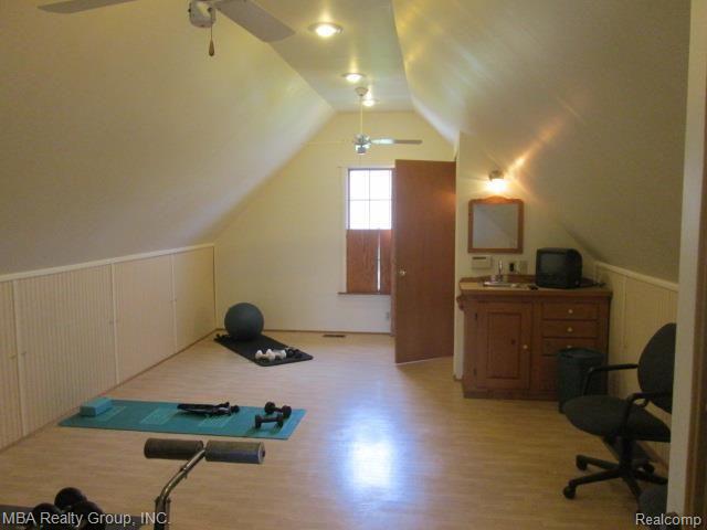 28689 Chatham Road Grosse Ile, MI 48138 - Photo 36 of 41 IMG_6248.jpg