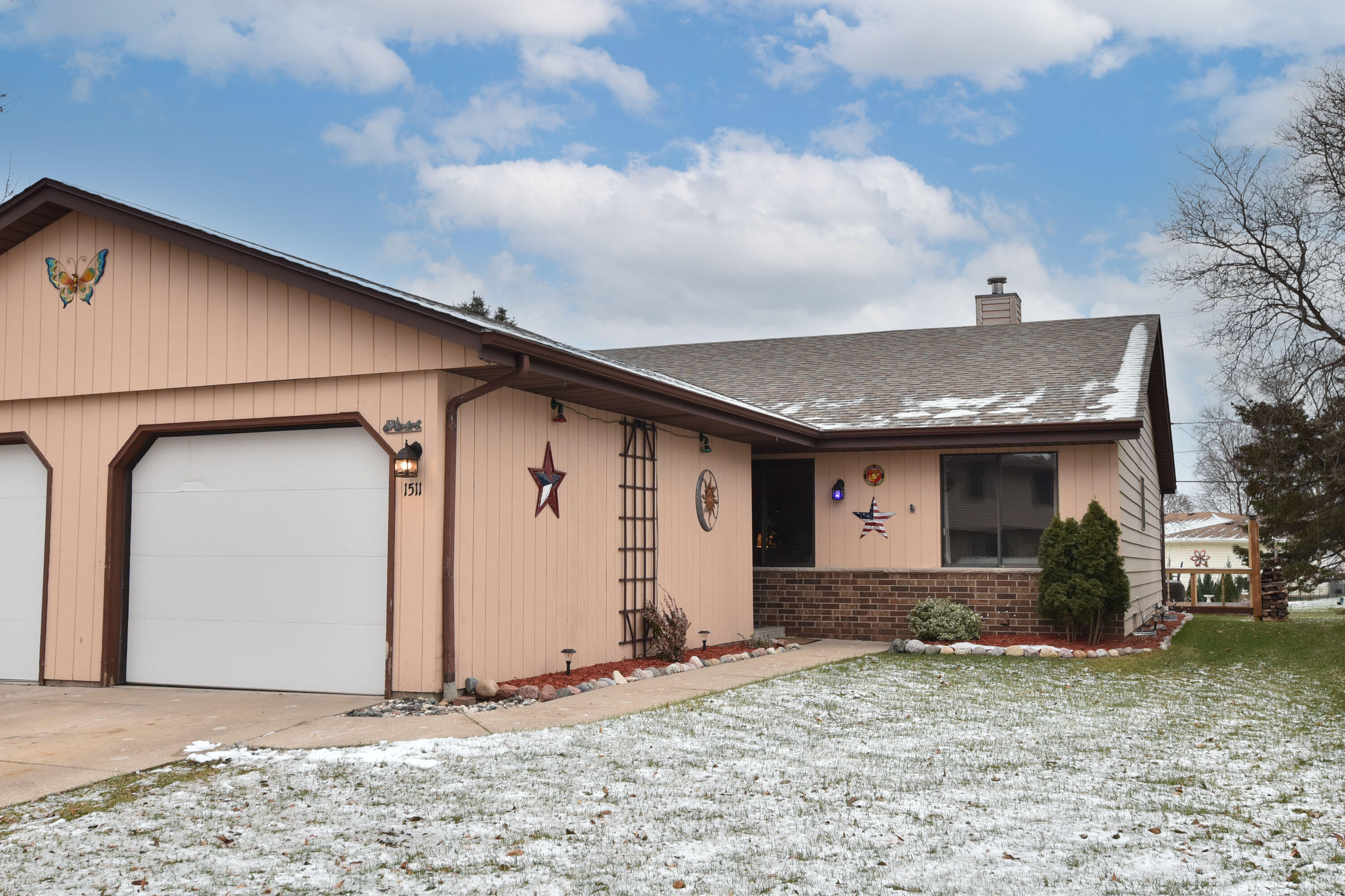 1511 West Plainfield Avenue, Milwaukee, WI 53221 Compass