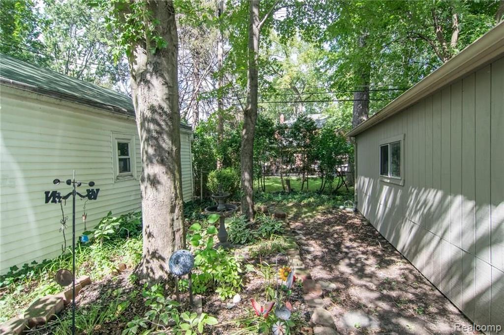 1732 Prestwick Road Grosse Pointe Woods, MI 48236 - Photo 39 of 41