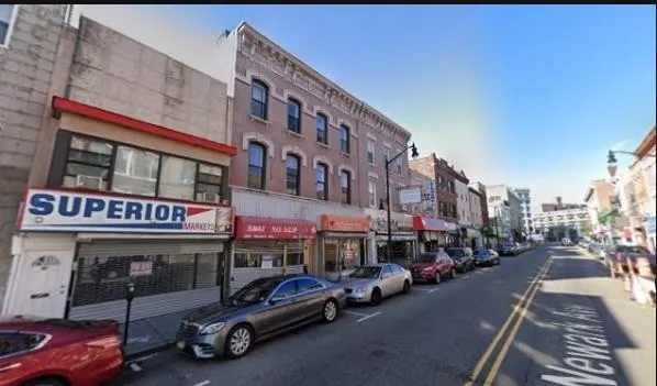 $1,800 | 637 Newark Avenue, Unit 1, Jersey City, NJ 07306