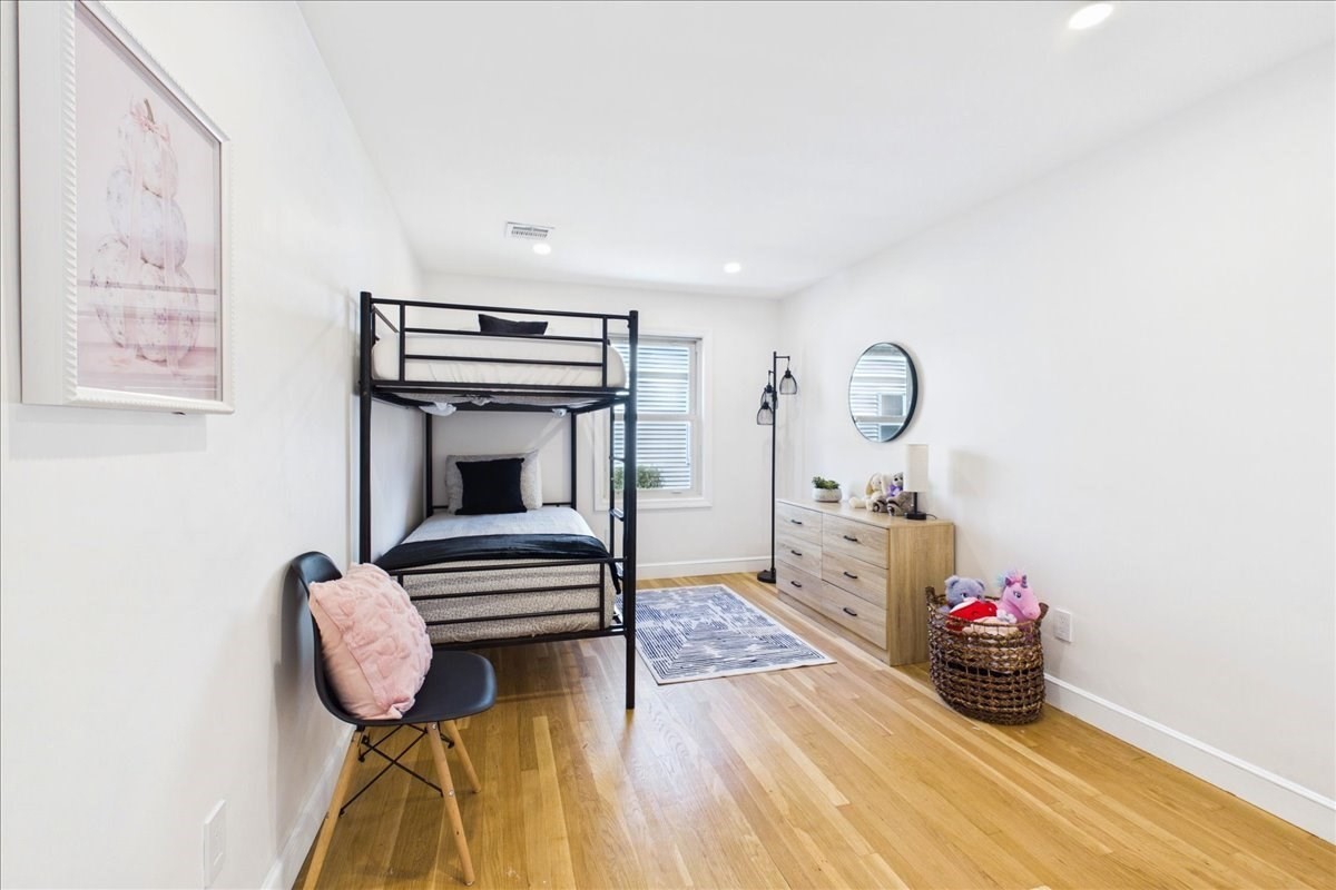 40 Dix Street Waltham, MA 02453 - Photo 15 of 28 Gallery Image 15