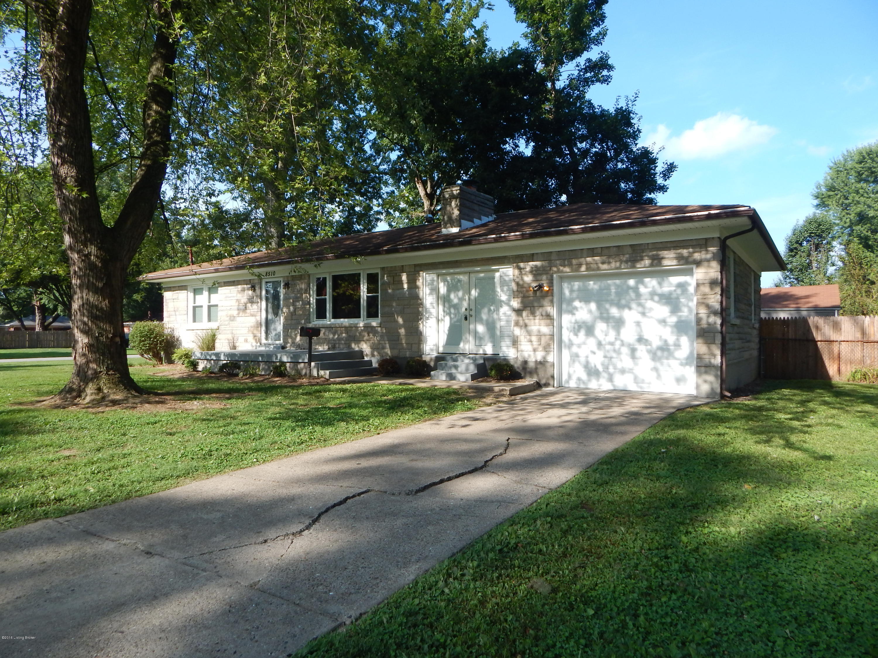 8510 Robbins Road Louisville, KY 40258 - Photo 1 of 11 Front of Home