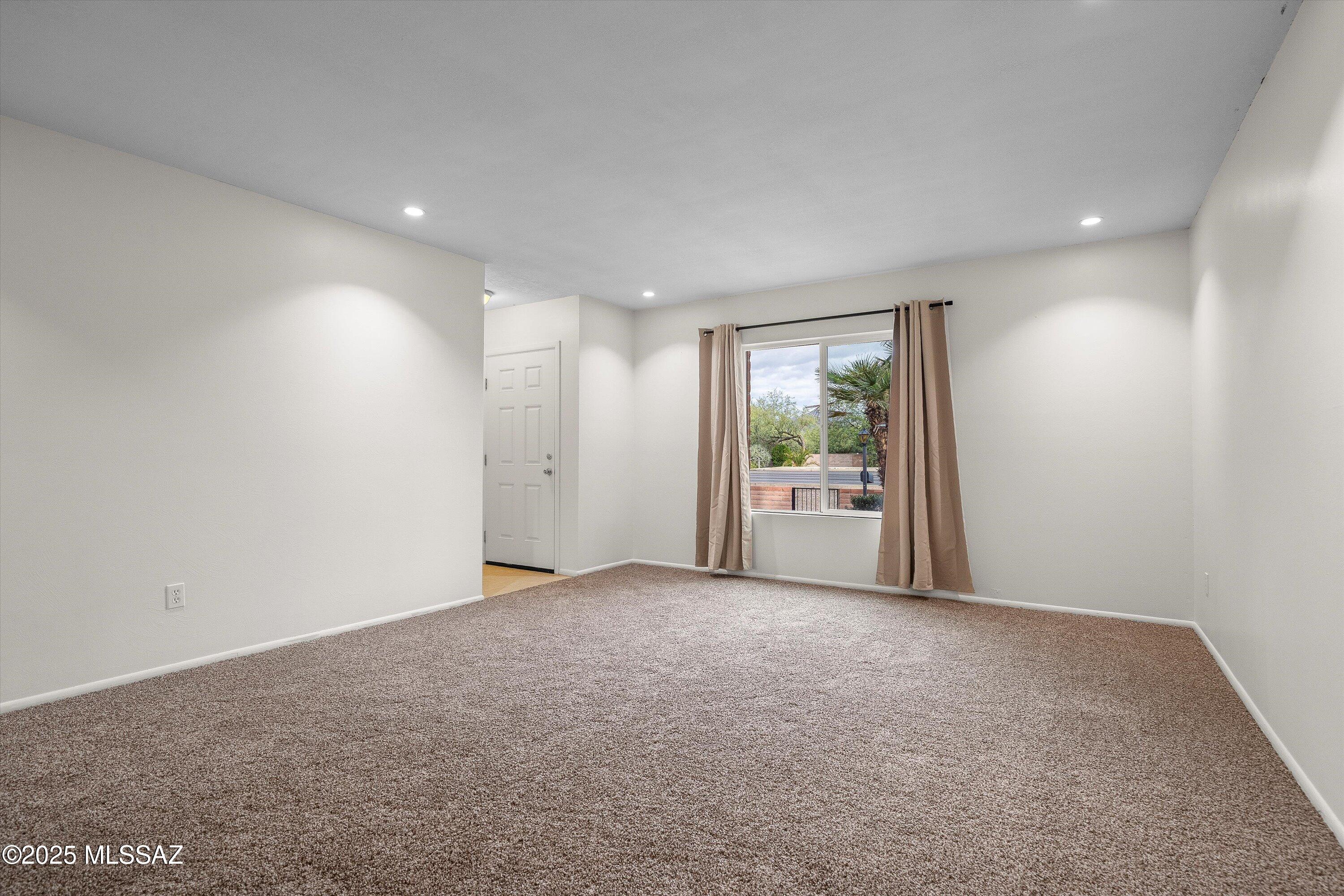 4458 East Fort Lowell Road Tucson, AZ 85712 - Photo 3 of 21 New Carpet!