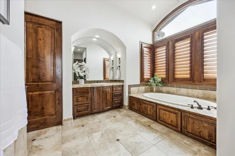 $2,095,000 | 709 Angel Light Drive, Spicewood, TX 78669