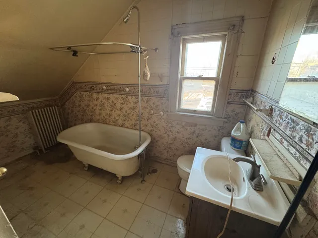 $127,900 | 6016 30th Avenue, Kenosha, WI 53142