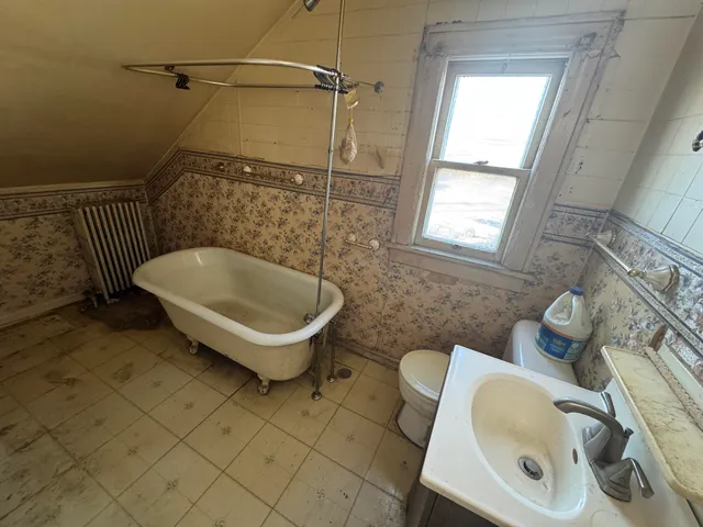 $129,900 | 6016 30th Avenue, Kenosha, WI 53142