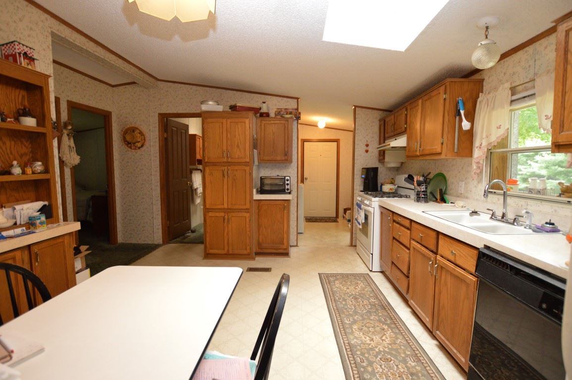 6226 Wallaker Road Benzonia, MI 49616 - Photo 8 of 29 1867142-7.JPG