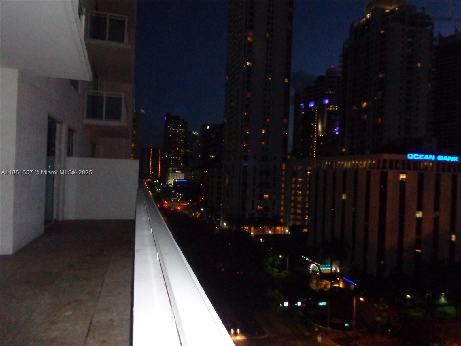 951 Brickell Avenue, Unit 1007 Miami, FL 33131 - Photo 15 of 25