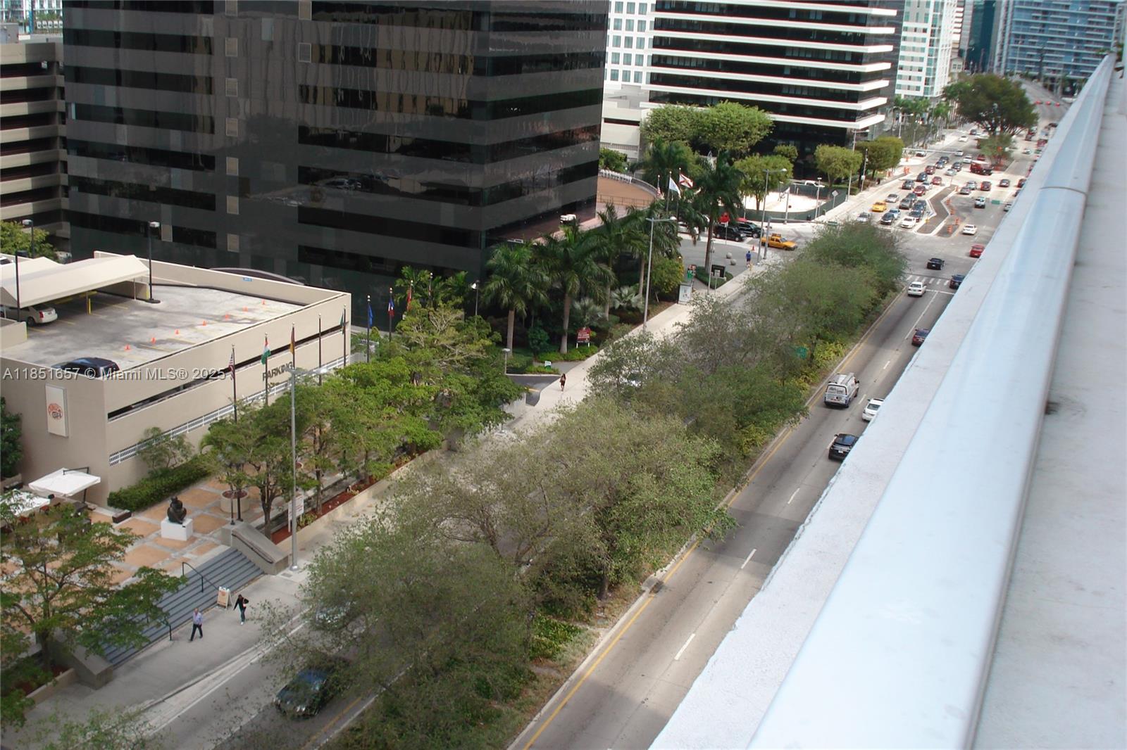 951 Brickell Avenue, Unit 1007 Miami, FL 33131 - Photo 6 of 25 a view of a pathway both side of house