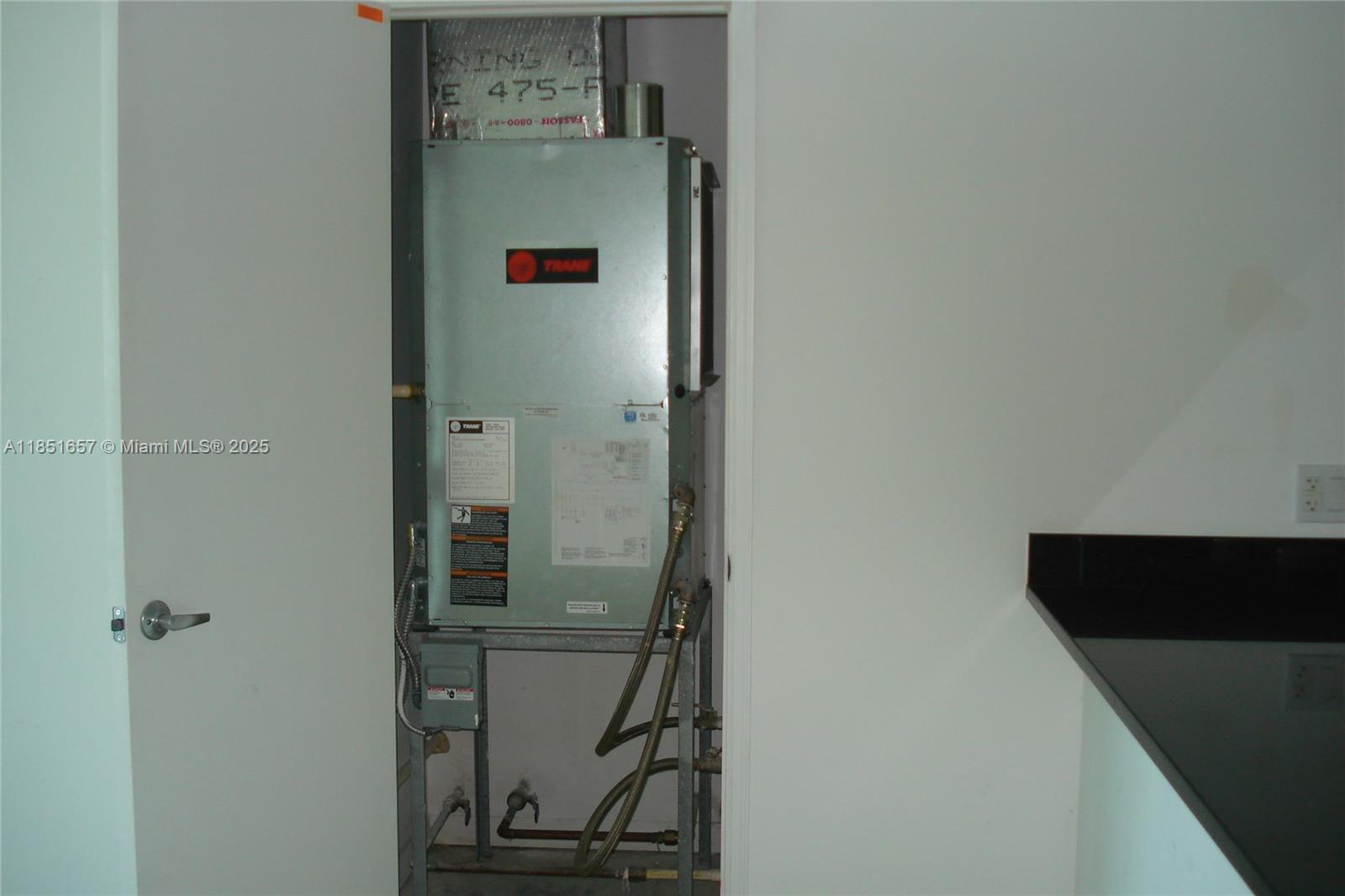 951 Brickell Avenue, Unit 1007 Miami, FL 33131 - Photo 10 of 25 a door