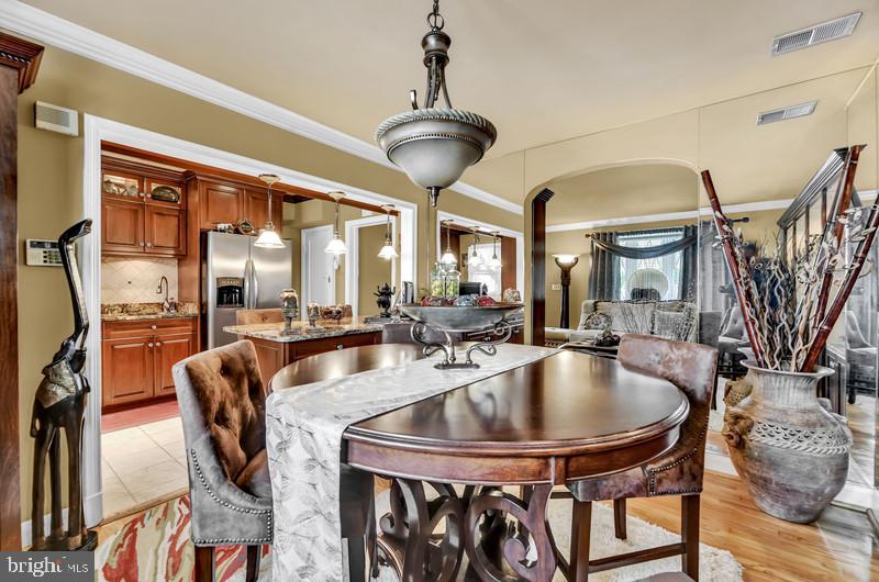 715 Wicklow Road Baltimore, MD 21229 - Photo 7 of 22 Dining Room