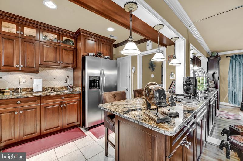 715 Wicklow Road Baltimore, MD 21229 - Photo 8 of 22 Breakfast Bar