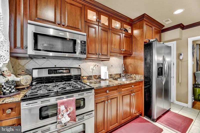 715 Wicklow Road Baltimore, MD 21229 - Photo 10 of 22 Kitchen