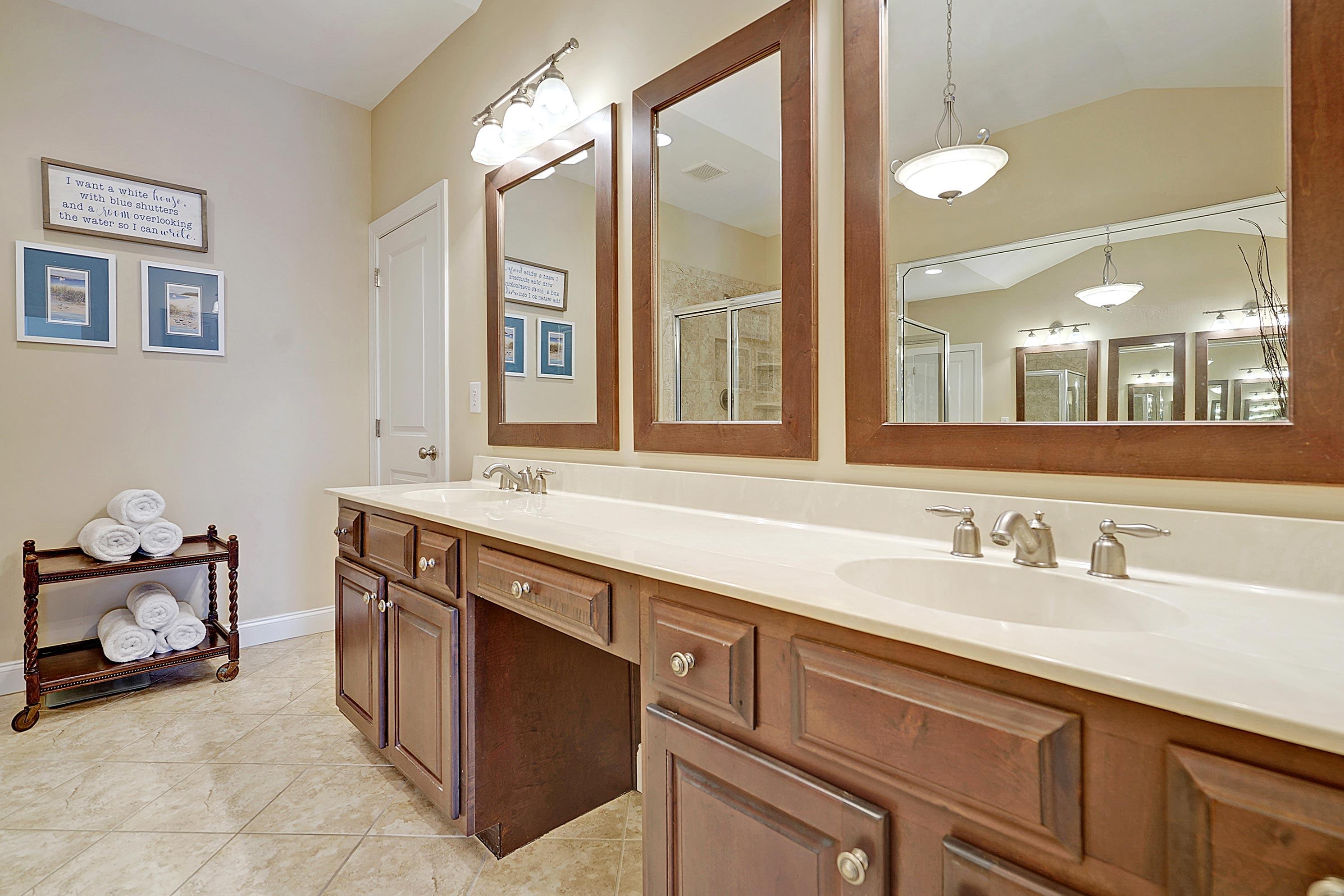 1477 Clancy Road Mount Pleasant, SC 29466 - Photo 20 of 53 Primary full bath