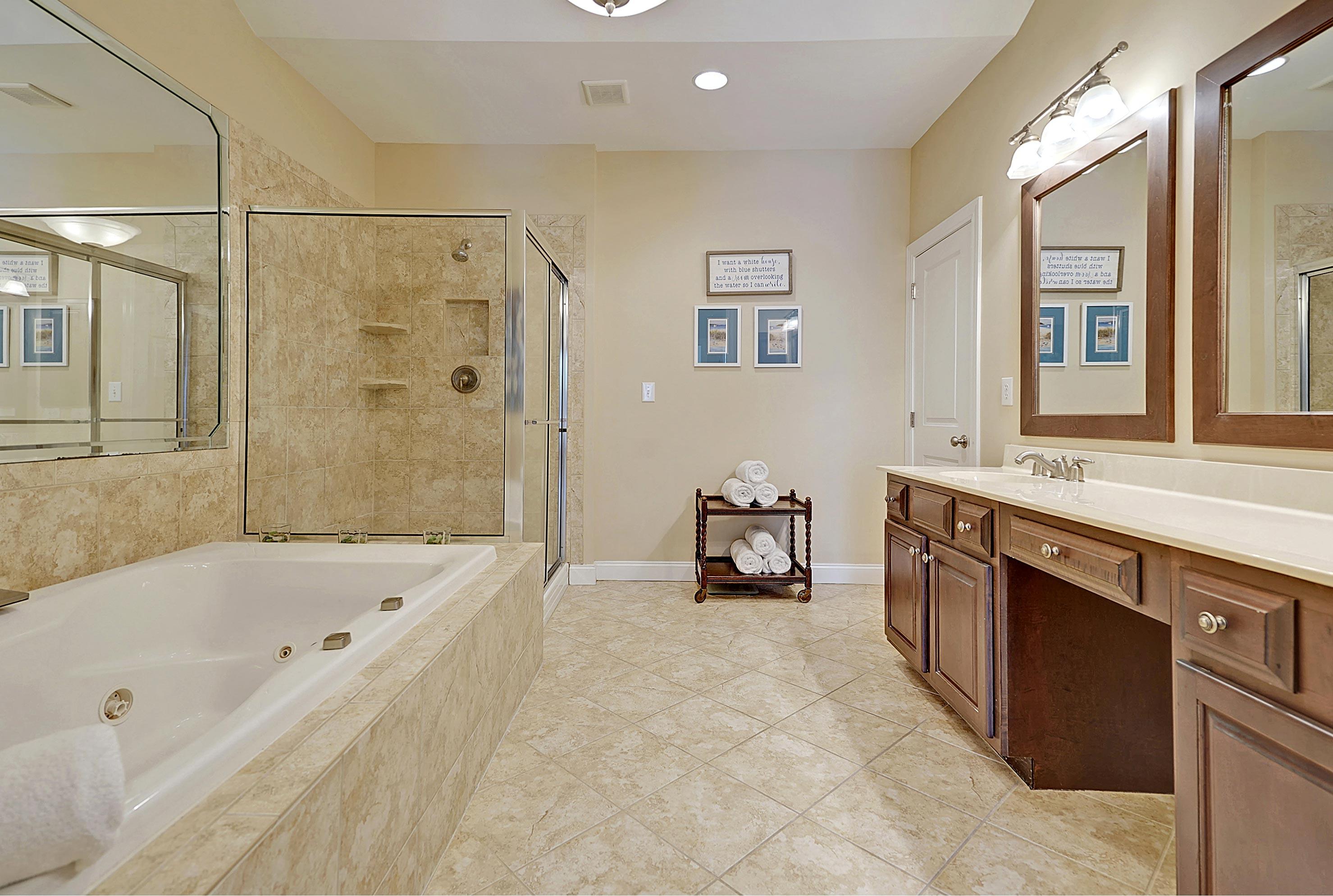 1477 Clancy Road Mount Pleasant, SC 29466 - Photo 21 of 53 Primary full bath