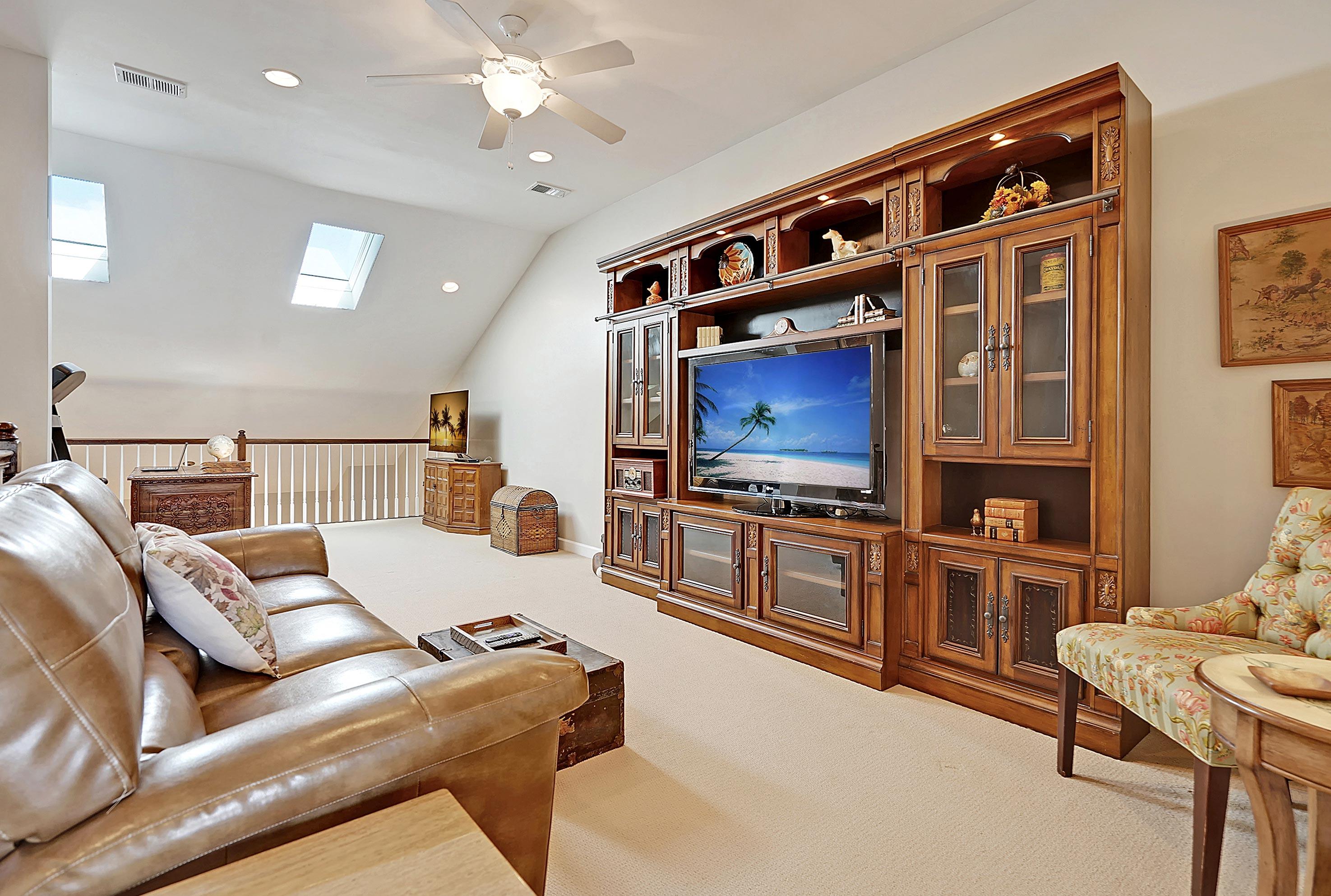 1477 Clancy Road Mount Pleasant, SC 29466 - Photo 25 of 53 Upper level living area