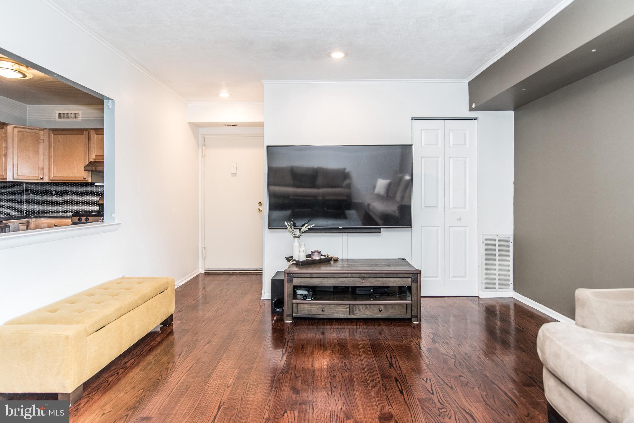 50301 Delaire Landing Road, Unit 301 Philadelphia, PA 19114 - Photo 4 of 31