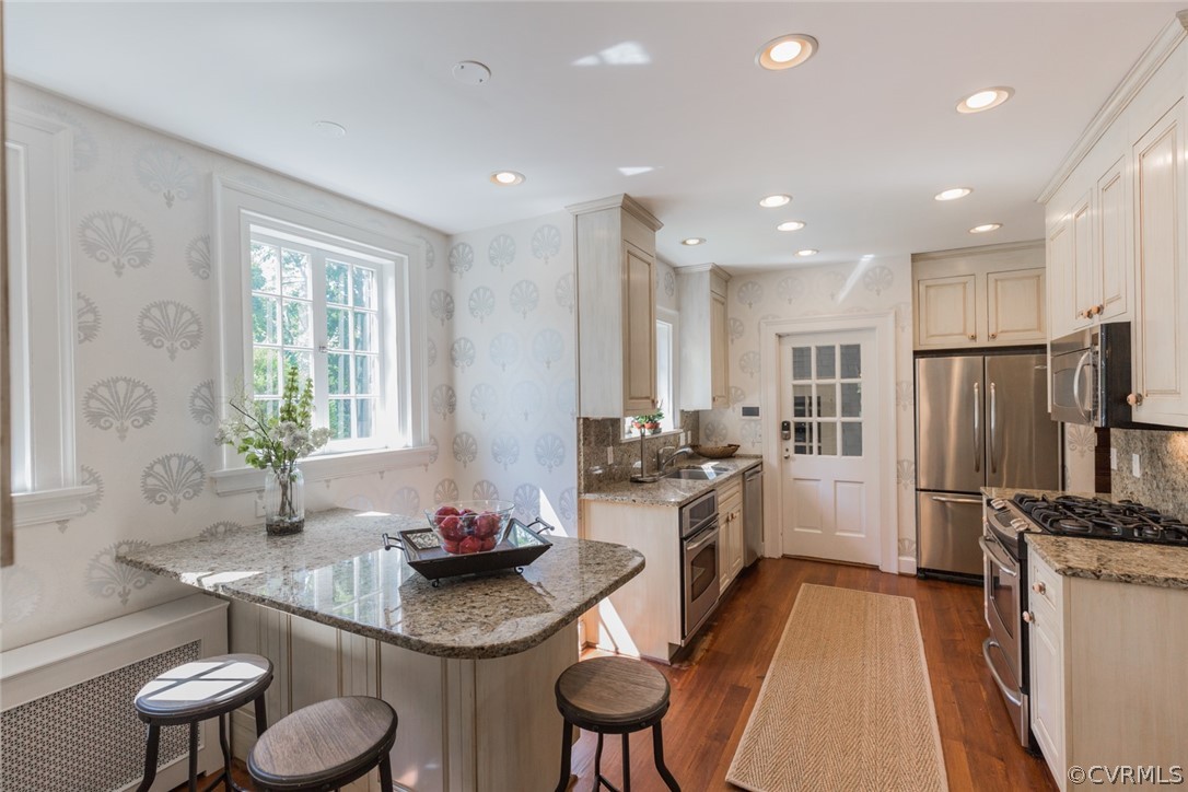 3814 Dover Road Richmond, VA 23221 - Photo 13 of 48 The eat-in kitchen has hardwood floors, granite co
