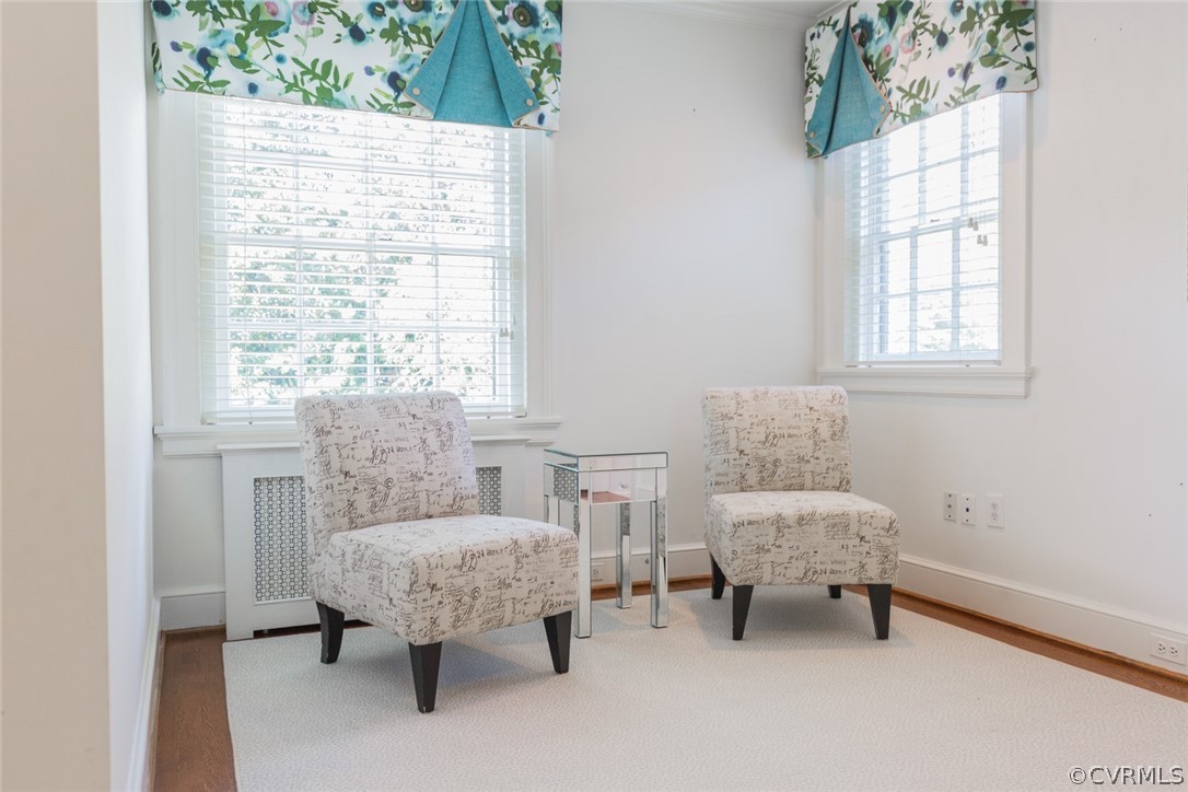 3814 Dover Road Richmond, VA 23221 - Photo 22 of 48 A sitting area in the master bedroom.