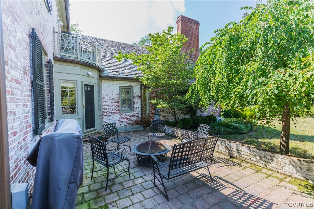 3814 Dover Road Richmond, VA 23221 - Photo 47 of 48 Rear patio overlooking the lawn
