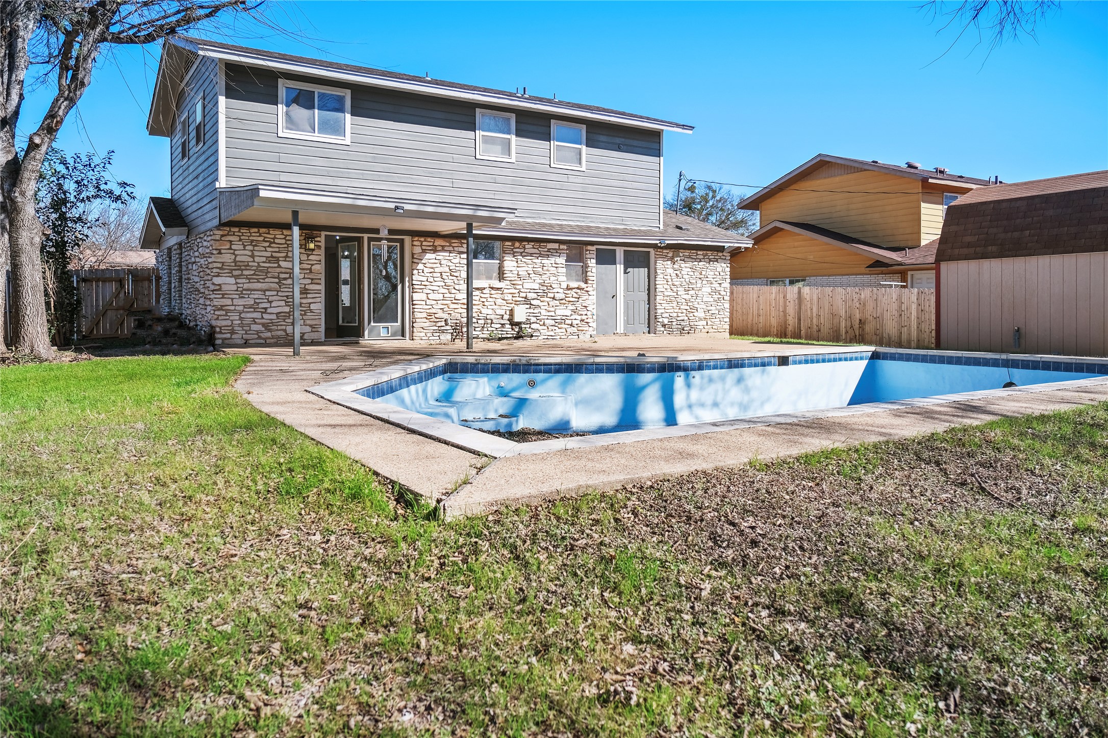 3300 Lake Inks Avenue Killeen, TX 76543 - Photo 29 of 32 a front view of a house with garden