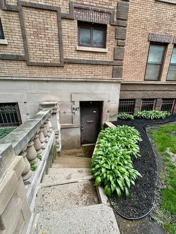 $89,900 | 947 East Hyde Park Boulevard, Unit G, Chicago, IL 60615