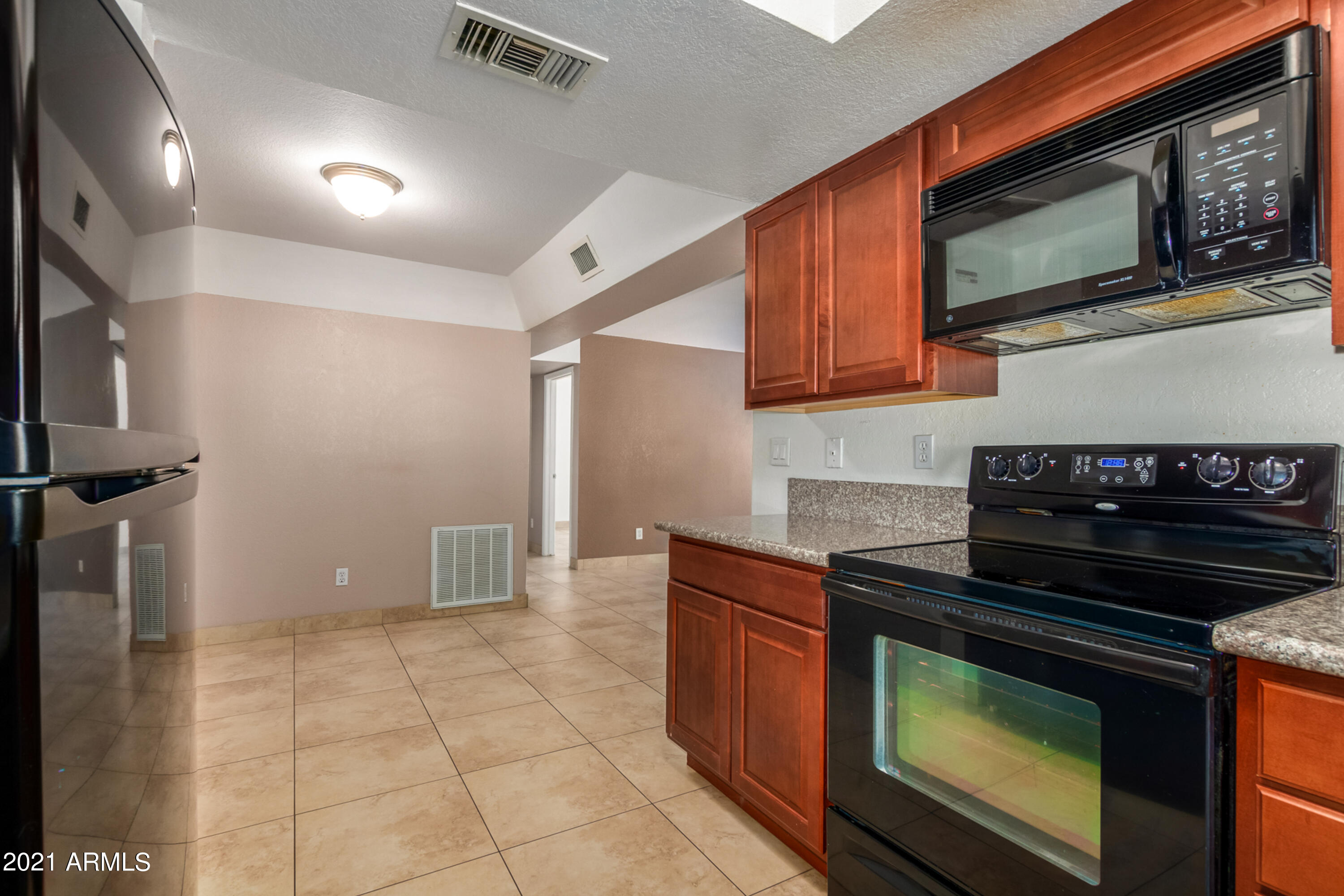 700 East Mesquite Circle, Unit R123 Tempe, AZ 85288 - Photo 3 of 28 12 - Mesquite