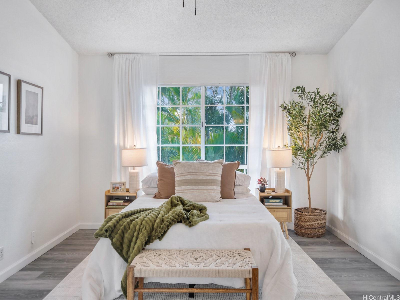 594 Mananai Place, Unit 21T Honolulu, HI 96818 - Photo 14 of 25 a bed sitting in a bedroom next to a window