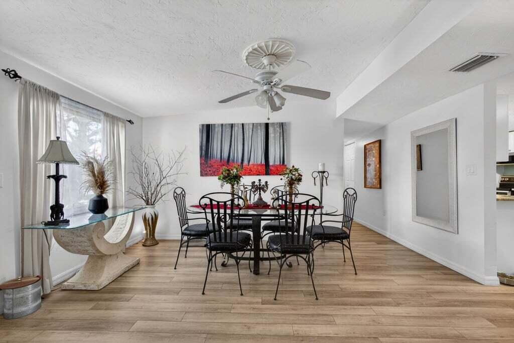 3740 Dunes Road Cabana Colony, FL 33410 - Photo 9 of 18 Dining Room