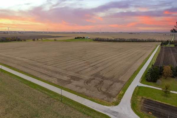 $1,386,000 | 2150 East North Road, Colfax, IL 61728