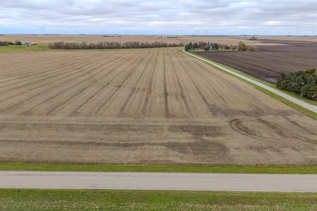 $1,386,000 | 2150 East North Road, Colfax, IL 61728