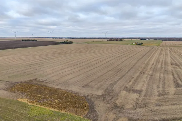 $1,386,000 | 2150 East North Road, Colfax, IL 61728